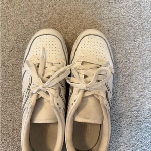 NB sneakers all white (men’s size 6.5 or women’s size 8)